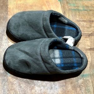 ⭐️4/$20⭐️ Comfy Kids Slippers